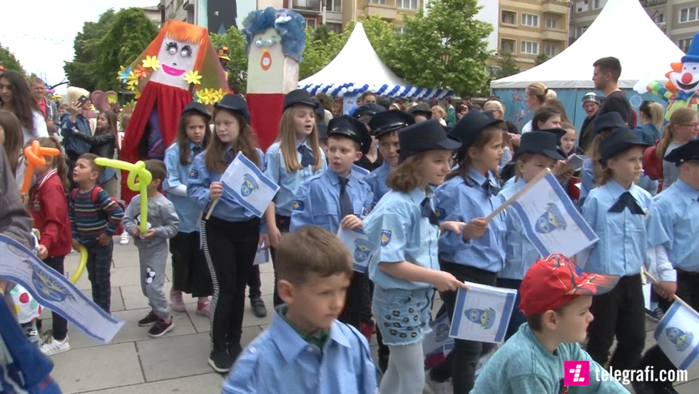 61779999 618592771994568 2080676917769404416 n