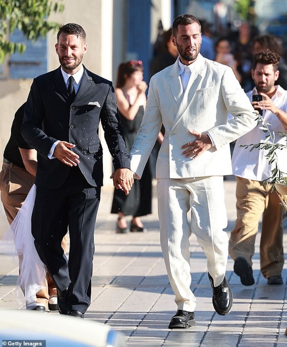 61950727 11169241 Cute couple The wedding comes more than a year after Simon and M a 68 1662081429013