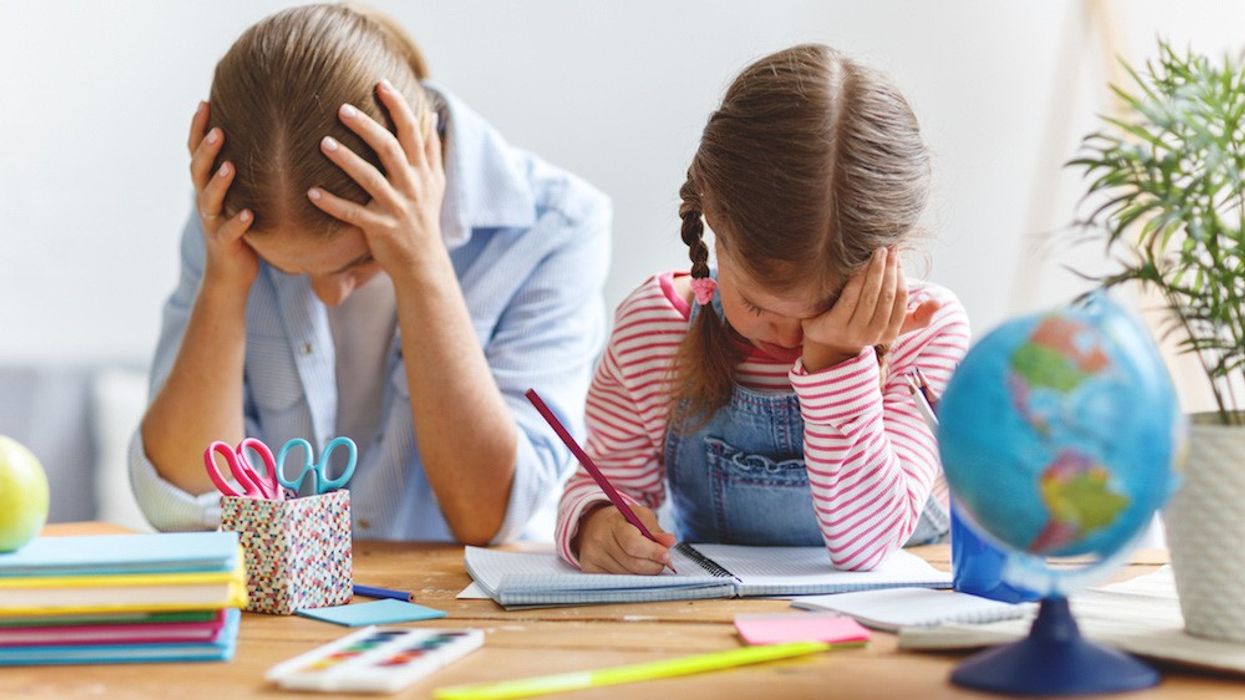 Vetëm pas kësaj moshe, fëmijët e kuptojnë rëndësinë e 'detyrave të shtëpisë': Më herët vetëm stresohen