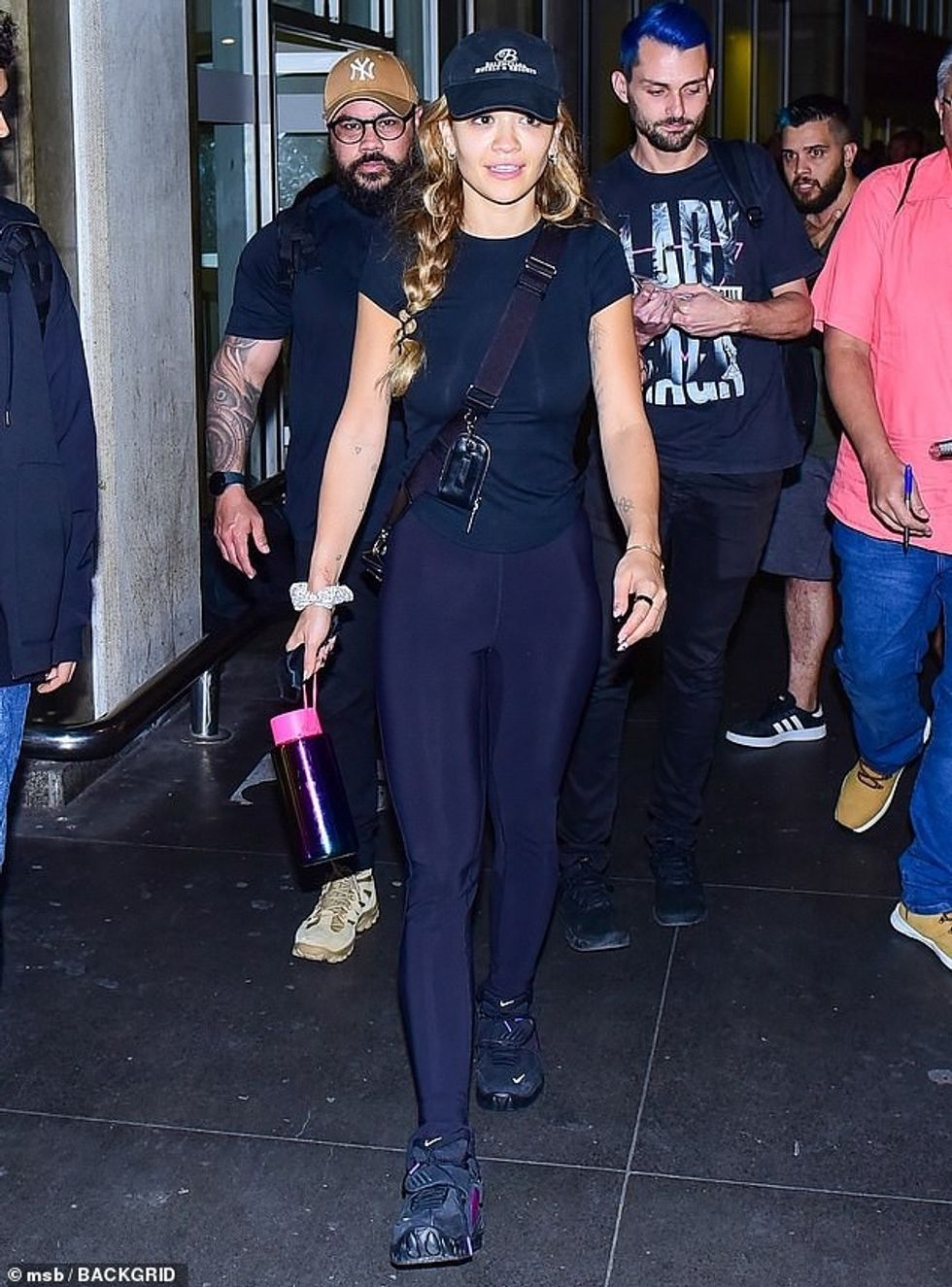 62192849 11192627 Looking good Makeup free Rita Ora dressed down in a Balenciaga b m 33 1662626984910