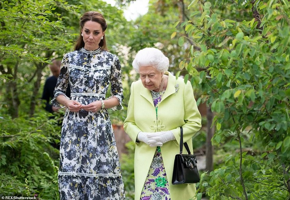 62249857 11197561 Queen Elizabeth II is shown around Back to Nature by the designe m 56 1662734556498