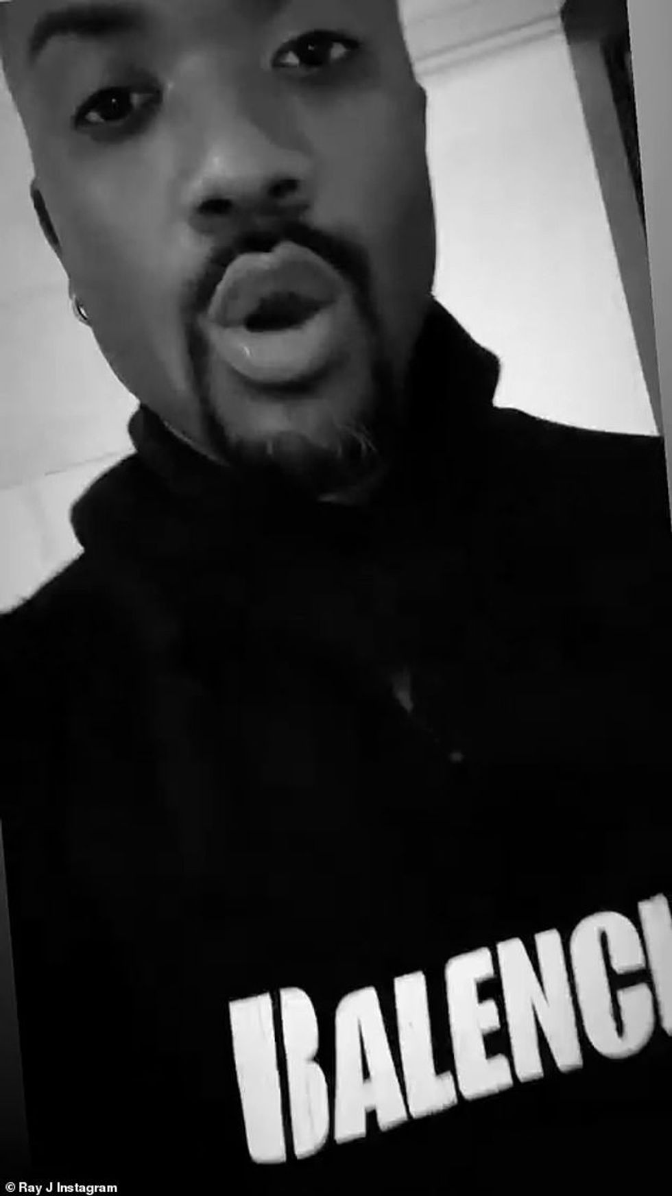 62289389 11201145 Doubling down Ray J 41 uploaded a series of videos on his Instag a 80 1662878916597