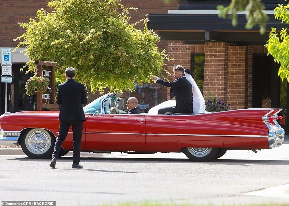 62300549 11201885 Sweet ride The bride and groom were chauffeured through town in a 41 1662920114272