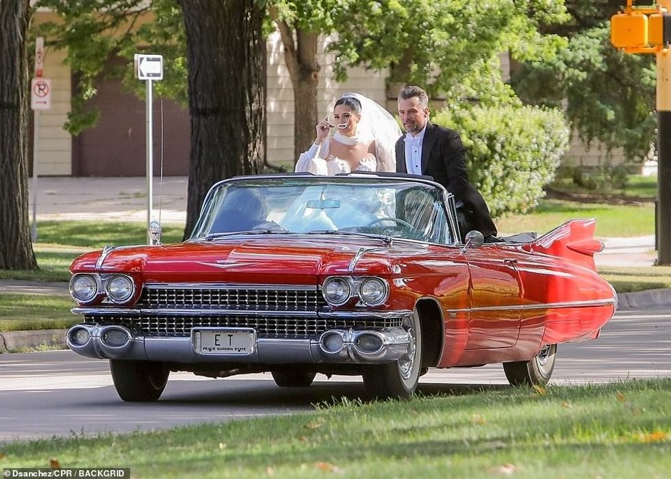 62300583 11201885 Beautiful couple Duhamel and Mari looked like a classic celebrit a 30 1662920112351