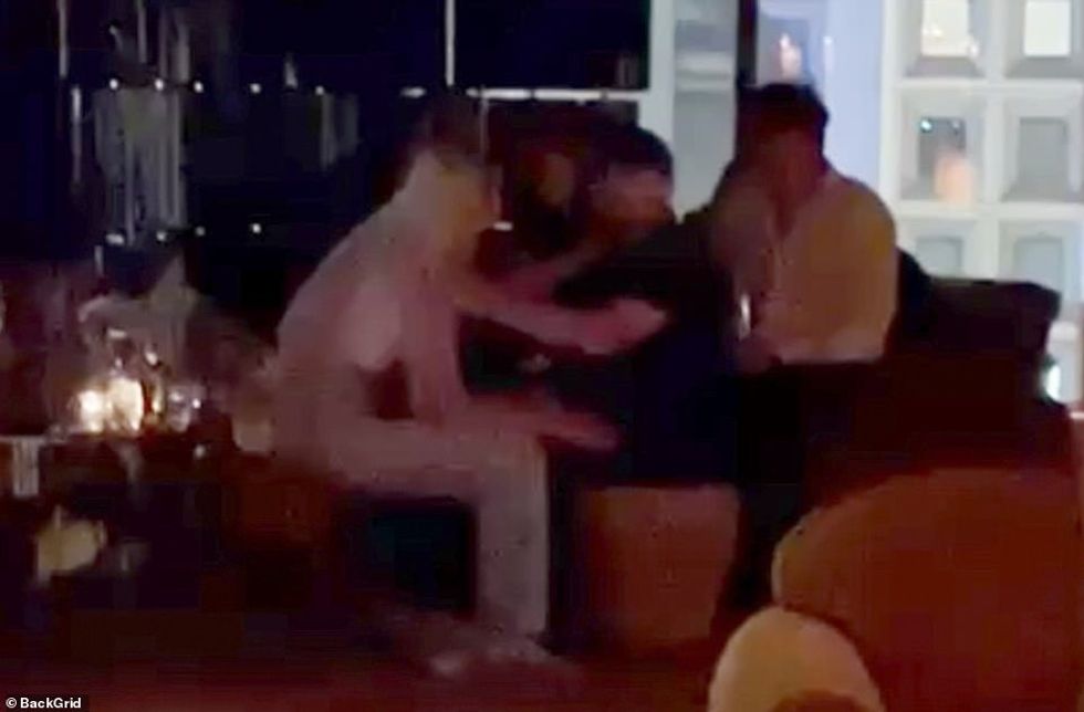 62381689 11209615 Handsy The A listers even looked a little handsy as the Once Upo a 20 1663129806432