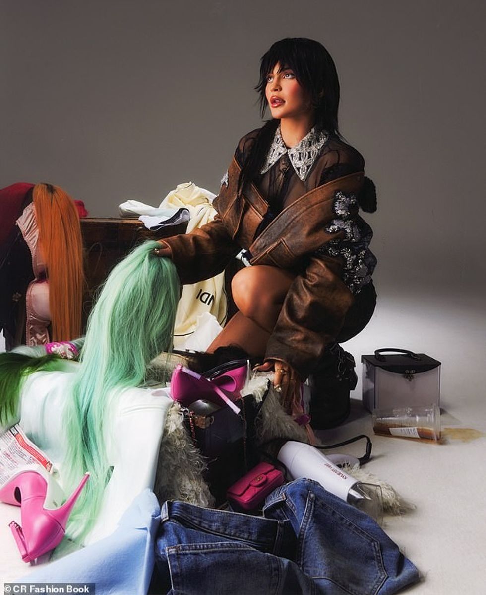 62453961 11216701 Artsy The fashionista created a palette of colors mixing objects a 7 1663261805361