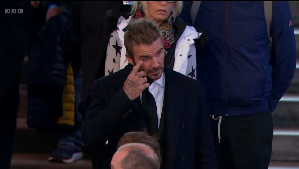 62484339 11219511 David Beckham wiped a tear from his eye as he approached the Que a 78 1663339552681