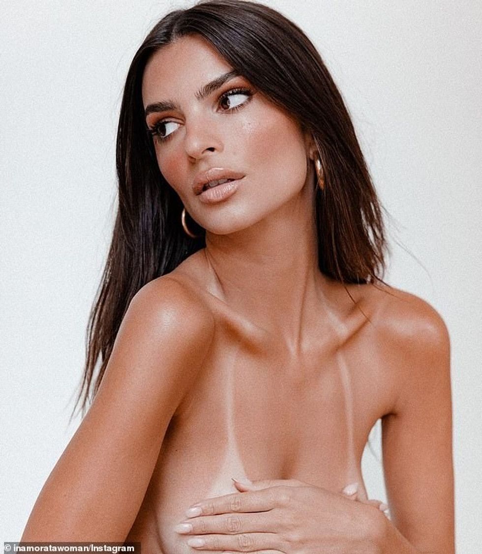 62590075 11228269 Tan lines Emily Ratajkowski 31 showed off her tan lines in a top a 59 1663614842851