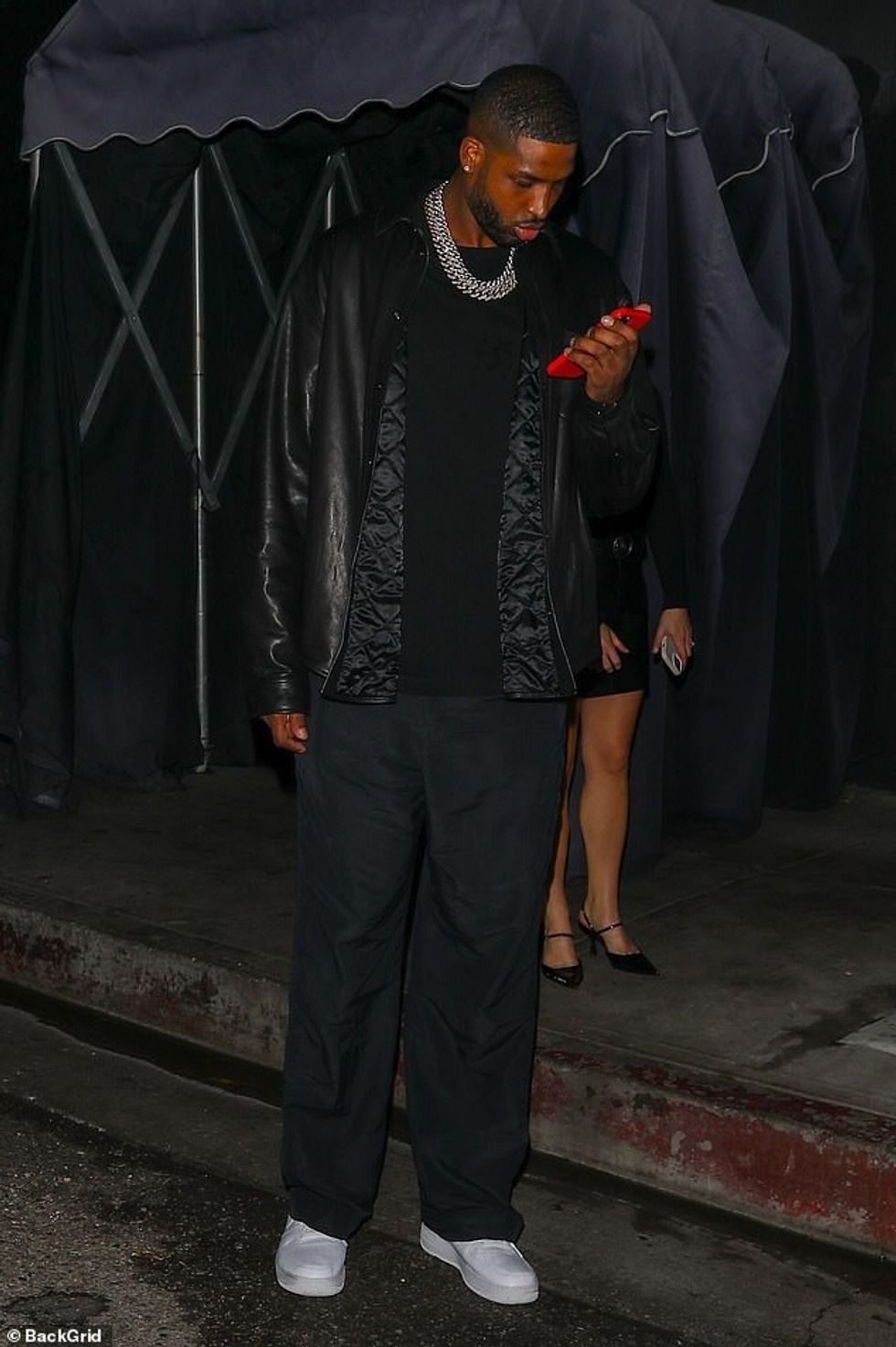 62679173 11237641 Bling The Canadian star blinged up his look with a chunky Cuban a 77 1663820308131