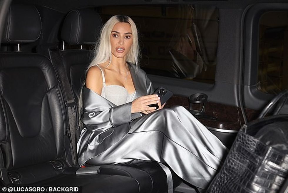 62865323 11256809 Busy The businesswoman appears to have a very busy schedule in M a 133 1664327758767