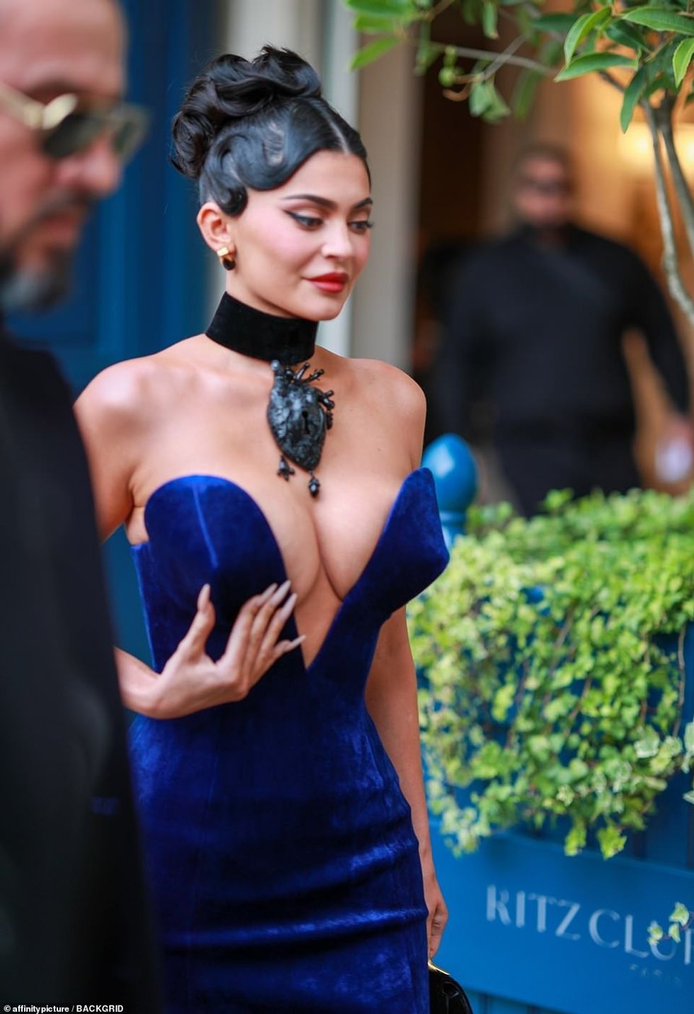 62927189 11262809 Busty She revealed a glimpse of her ample assets in the plunging a 9 1664460483361