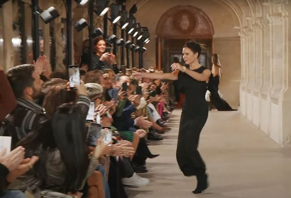 62978517 11269431 Too much Victoria took to the runway at the end of the show and a 17 1664619024664