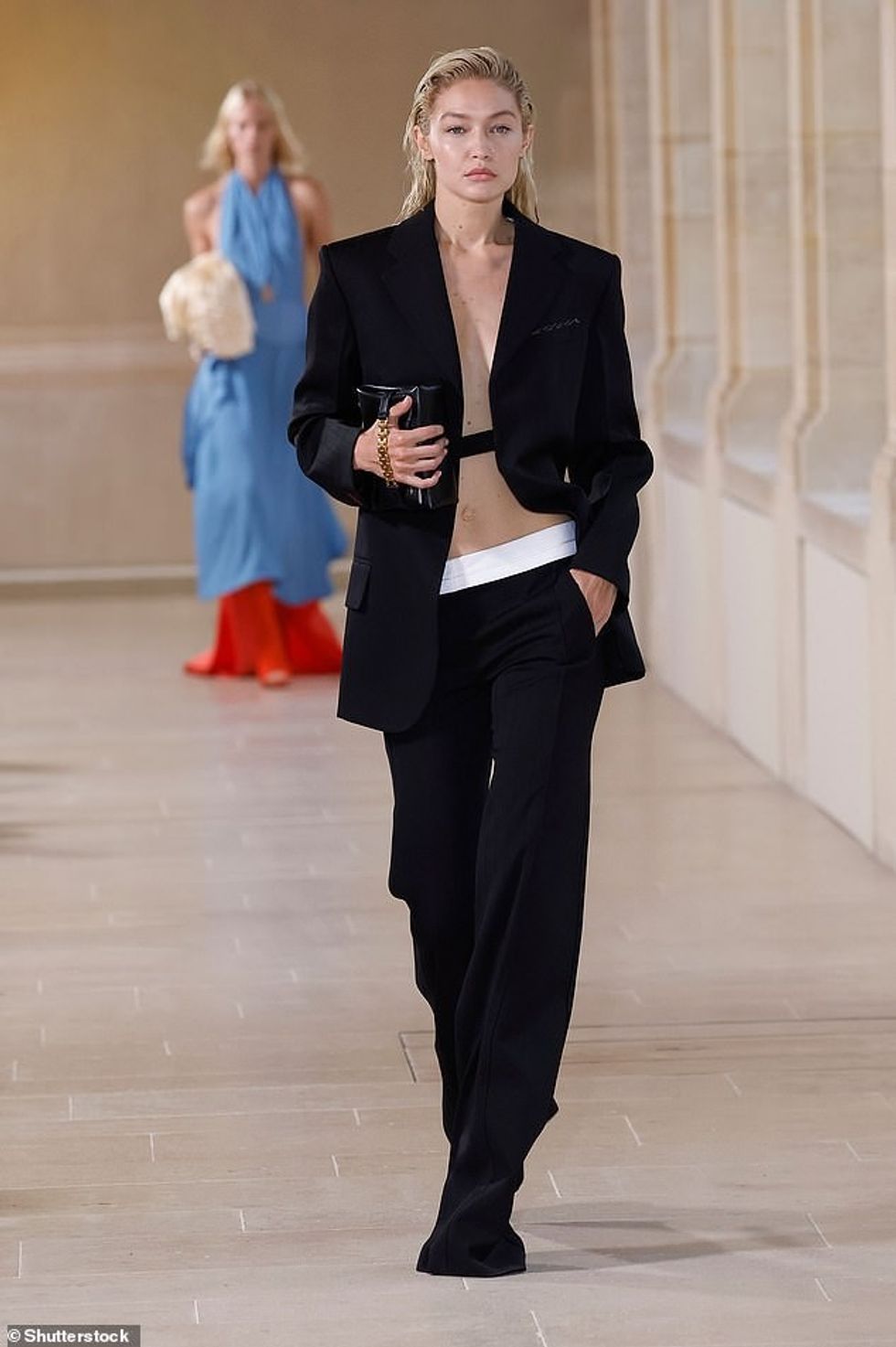 62988685 11268049 Strut Gigi is in the city for it s annual Fashion Week and strut a 27 1664599787712