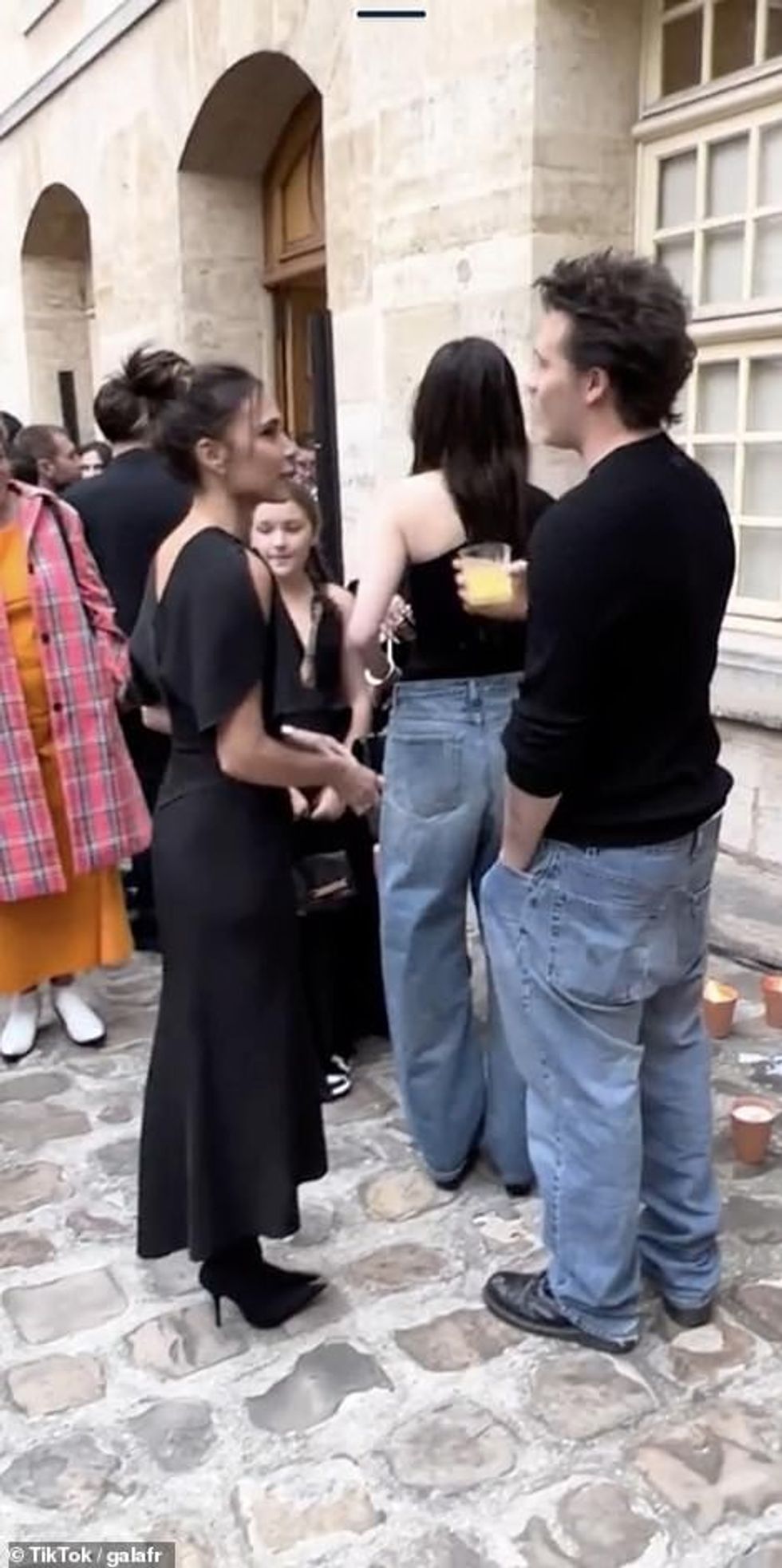 62996453 11269431 Reunited In the clip Victoria avidly chatted to her son Brooklyn a 7 1664619024653