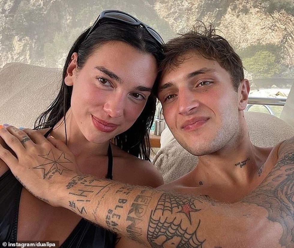 63252495 11299343 Exes Dua ended her two year relationship with Anwar Hadid back i m 129 1665405887274