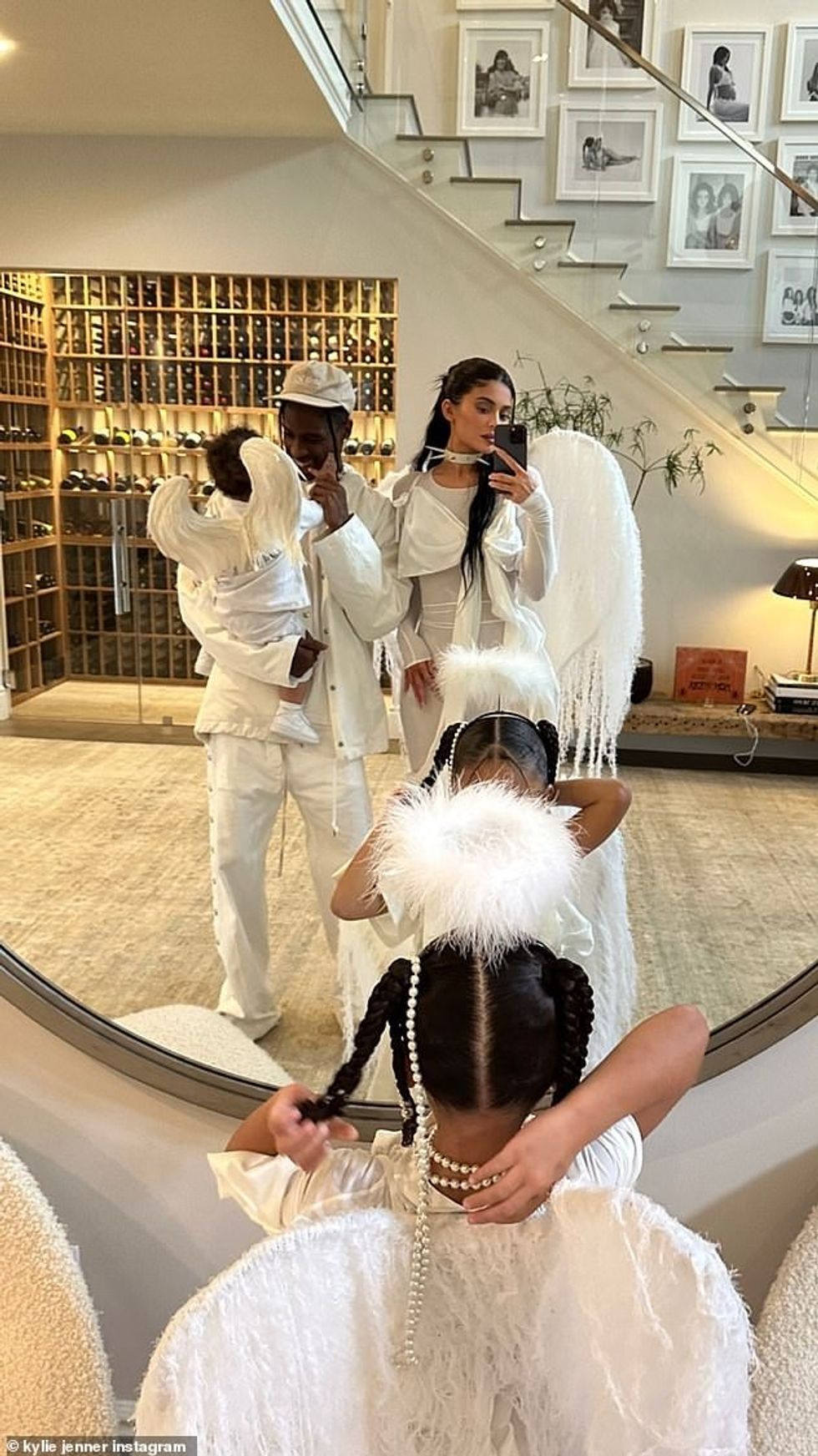 64051341 11395347 United front Kylie Jenner celebrated Halloween with her boyfrien a 47 1667719126138