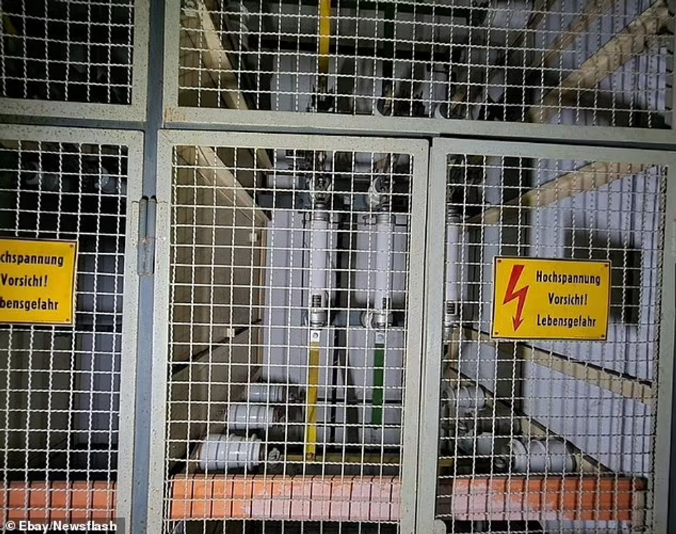 64223769 11393677 image m 52 166