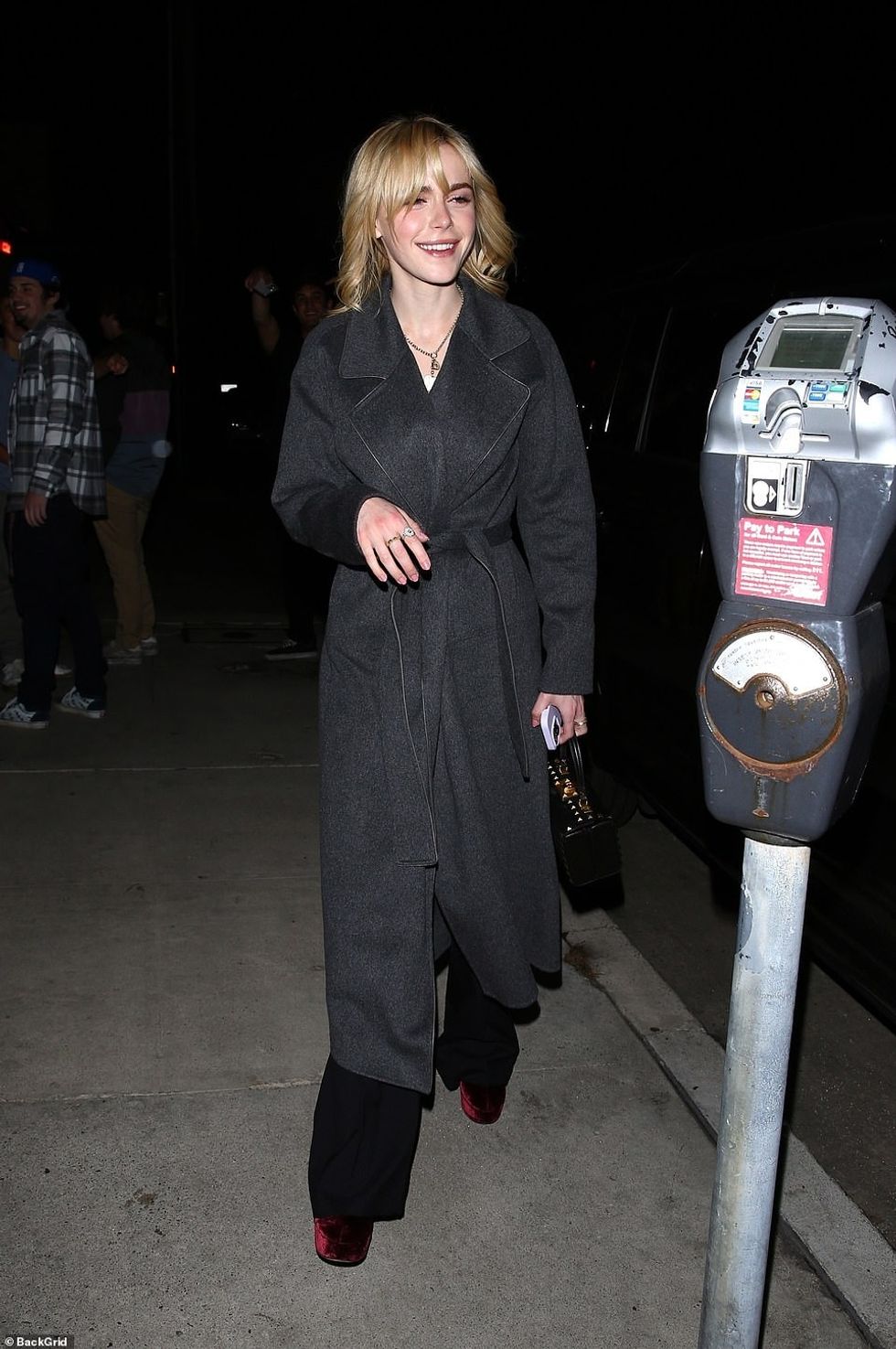 64259195 11397287 Young beauty Kiernan wore her blonde tresses parted in the middl a 24 1667800633864