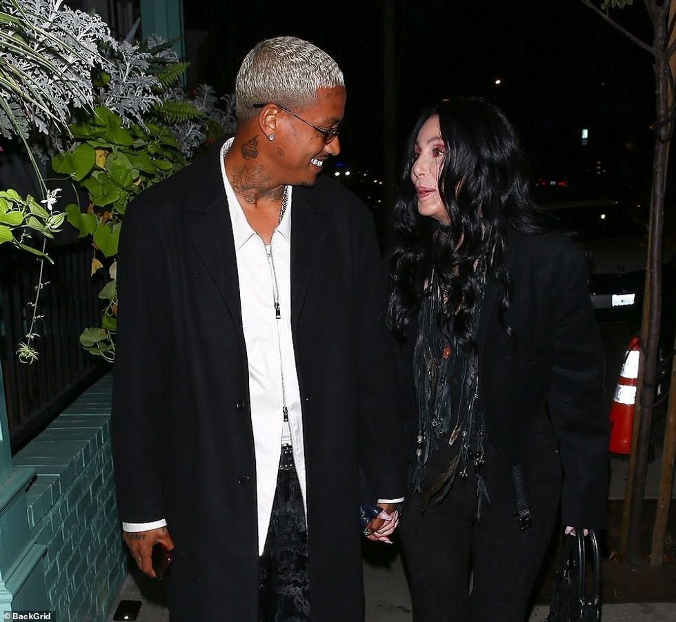 64512037 11424205 Not worried The singer who has already introduced Alexander to h a 32 1668389995472