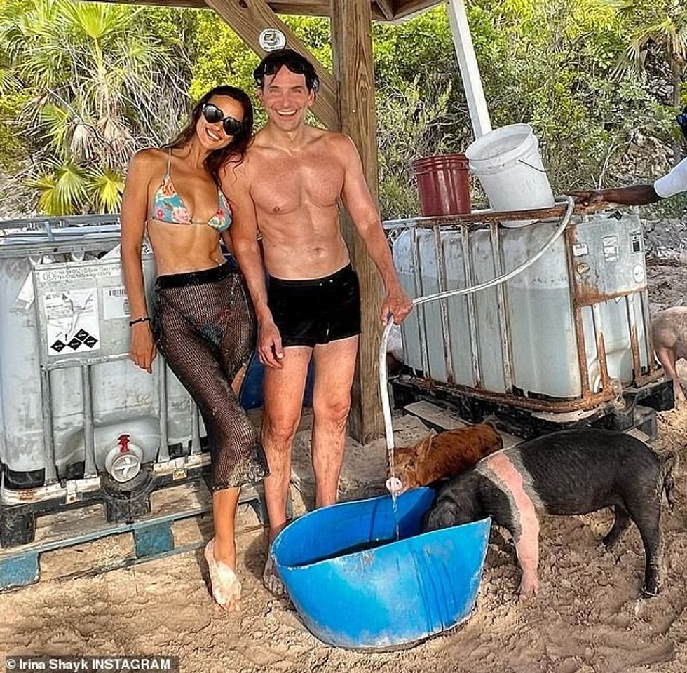 64709103 11470399 Staying close Despite their split in 2019 Bradley Cooper and Iri a 19 1669407237325