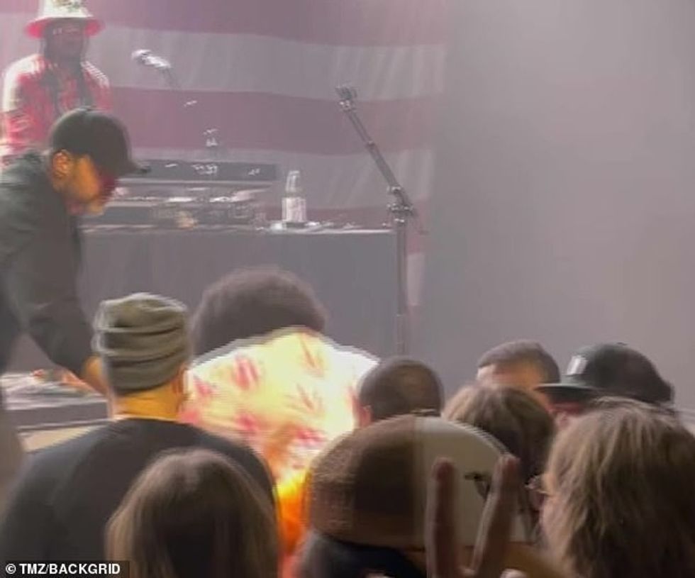 64726289 11447615 Pro tips Earlier in the show Afroman entertained the audience wi a 35 1668889348697