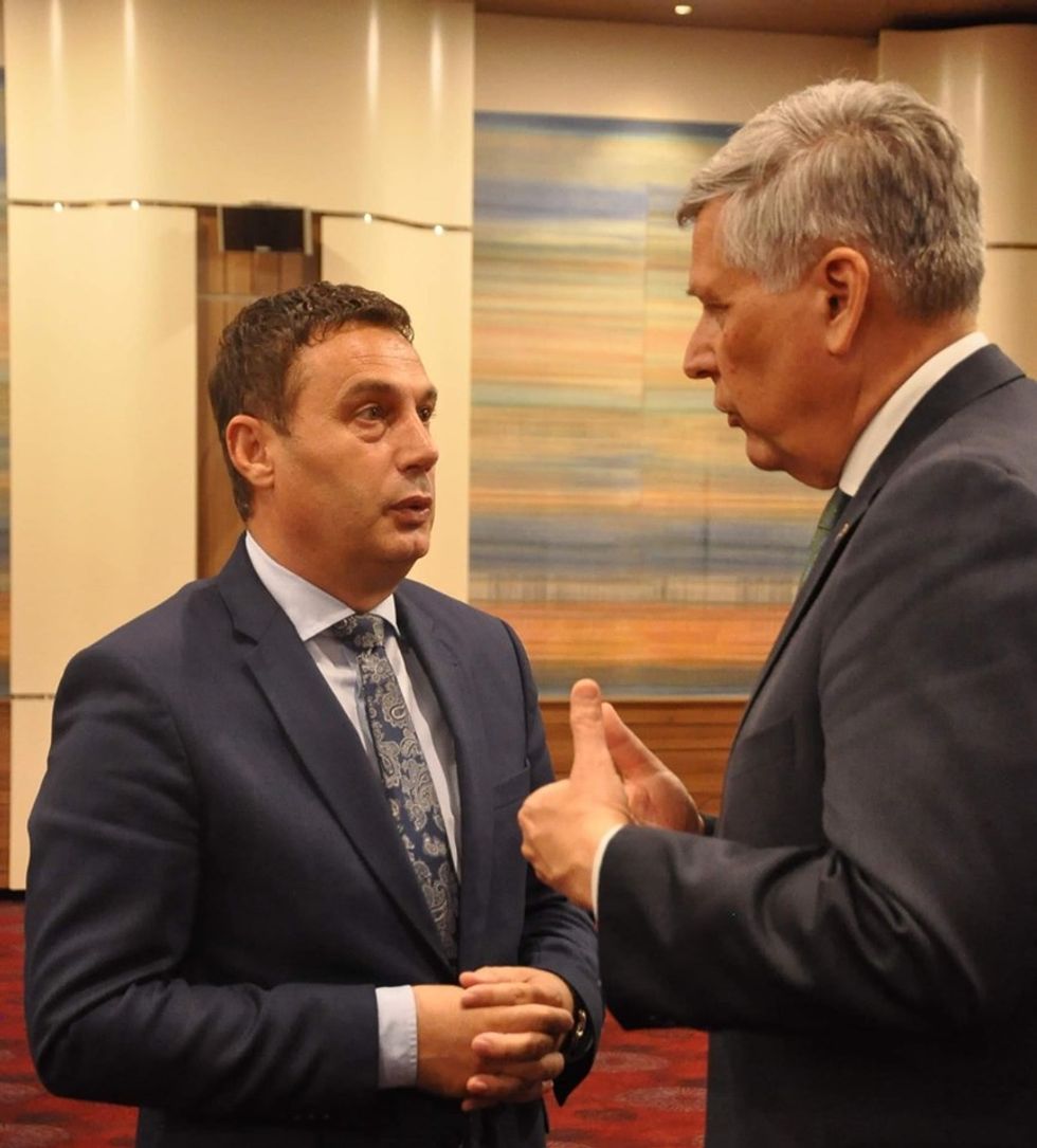 64744702 894235877576643 168763855063744512 n