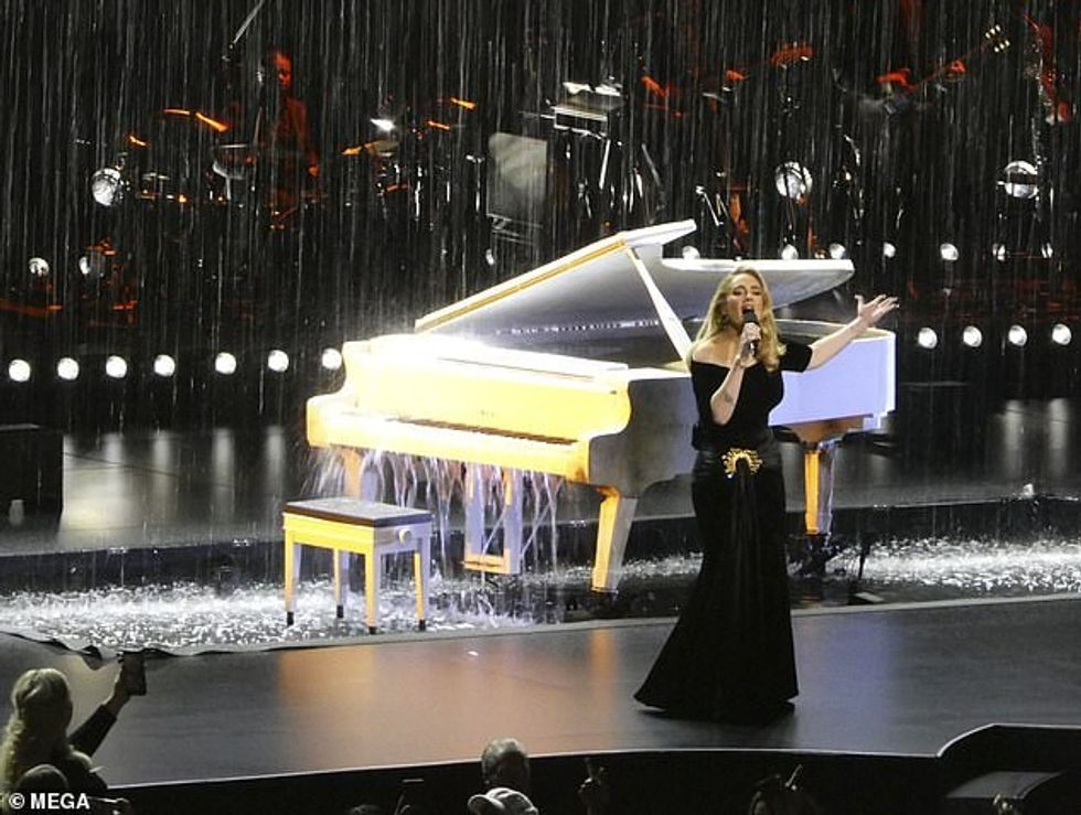 64968827 11472969 Sin City sorceress Adele blew fans away when she disappeared fro a 30 1669502759752