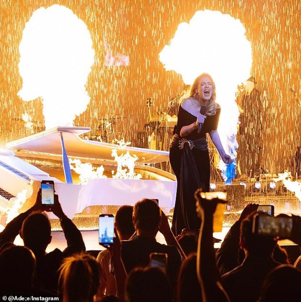 64968829 11472969 Wow The grand piano on stage was literally on fire as she belted a 32 1669502760227