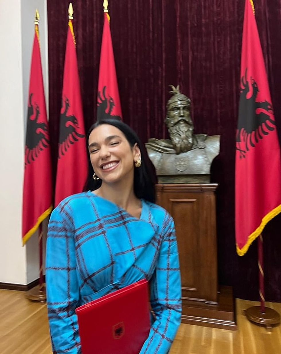 64984183 11474745 Heritage The singer 26 was born in London to Kosovar Albanian pa a 31 1669574052037