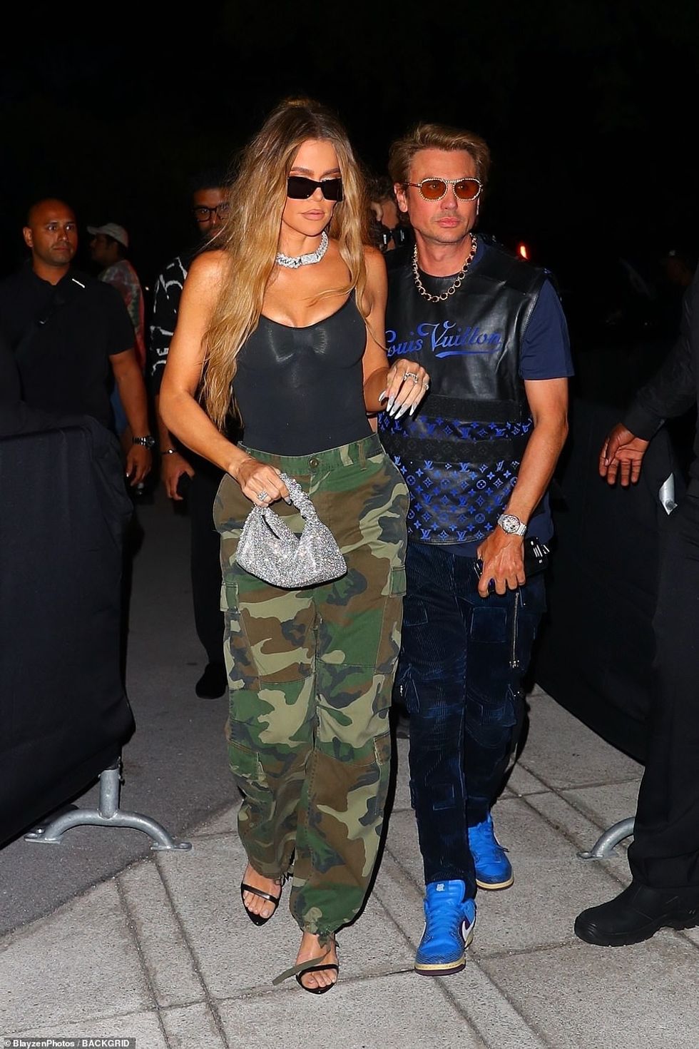 65198339 11497681 Busty Khloe put on a busty display in a skintight black bodysuit a 7 1670062962702