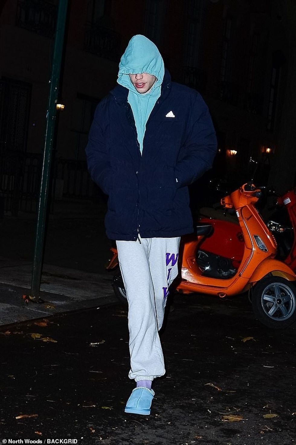 65233607 11501507 Under the radar Pete Davidson kept a low profile as he left Emil a 2 1670208538281
