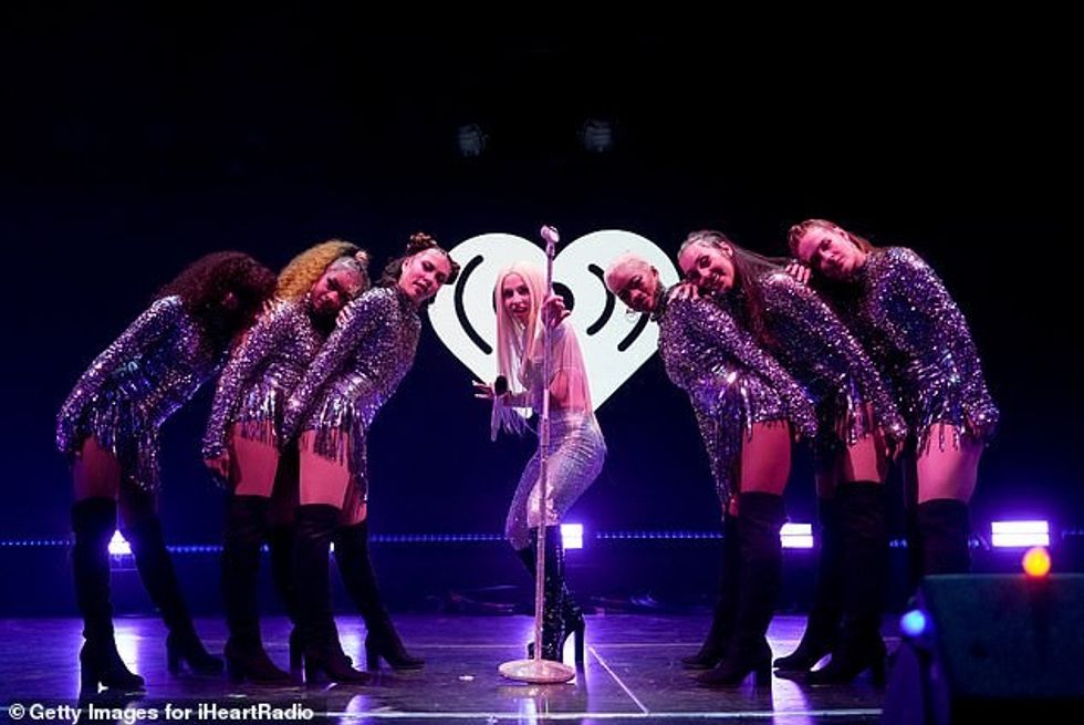 65441073 11523381 Leaning forward At another time the dancers stood a few feet awa a 24 1670654859568