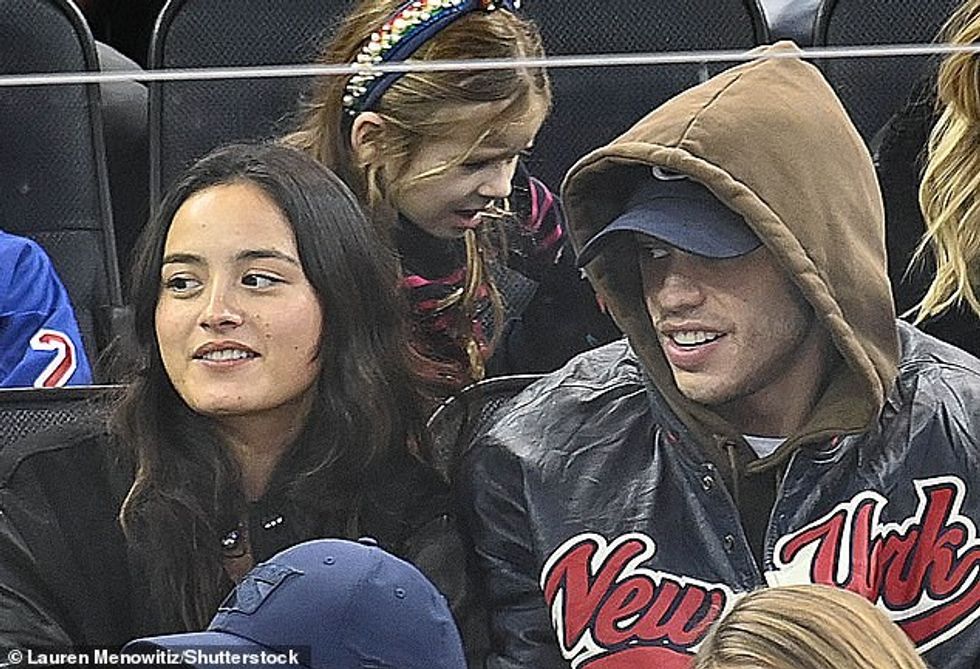 65644937 11544965 Serious Earlier this week a source told People that Davidson and a 97 1671172431318