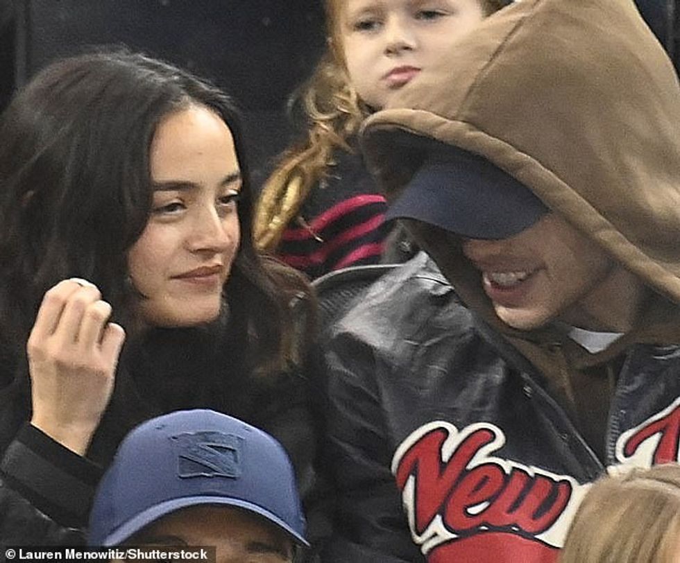 65644949 11544965 On screen couple Davidson and Sui Wonders played boyfriend and g a 100 1671172431663