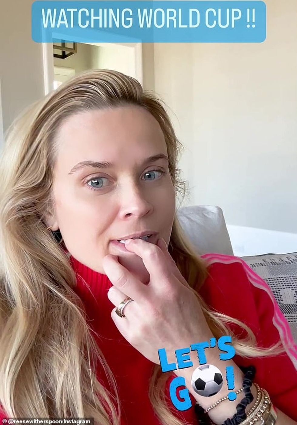 65709811 11551893 Amazing game Reese Witherspoon was literally biting her nails as a 45 1671400861647