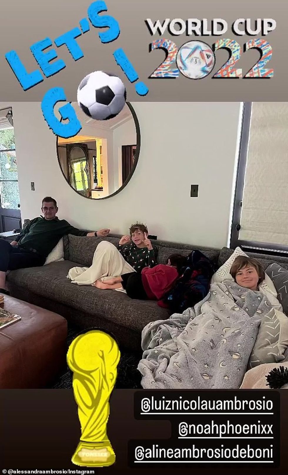 65710707 11551893 Family time The Brazilian beauty watched the game with her 14 ye a 49 1671400861744