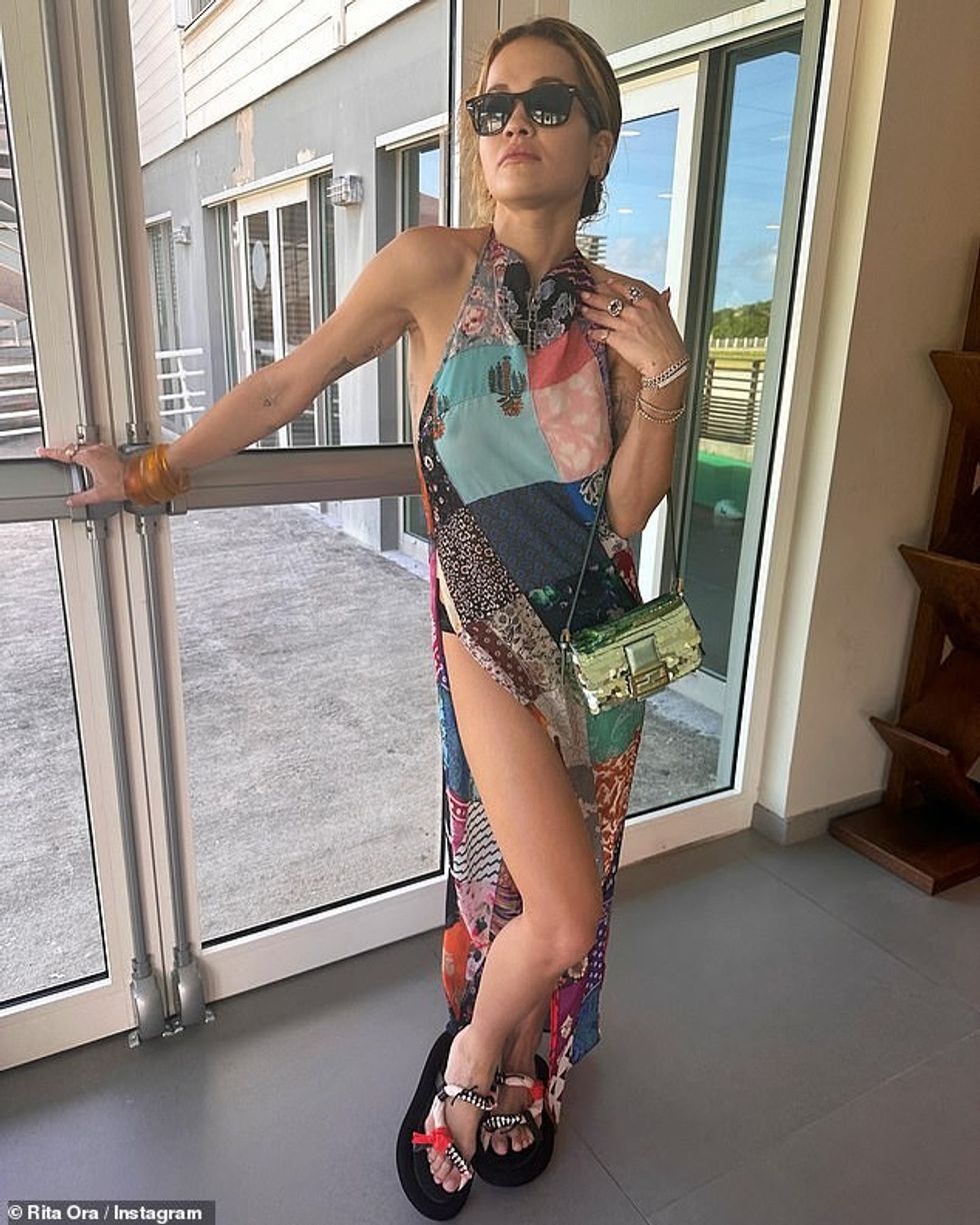 66055391 11586359 Strike a pose Rita Ora 32 looked sensational as she posed in a c a 72 1672429199844