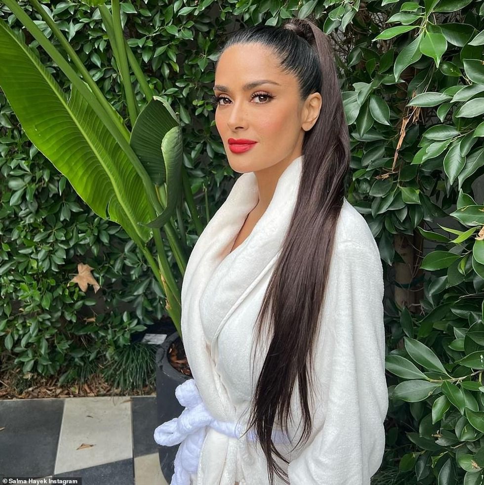 66719343 12268515 A new look Hayek shared a very stunning photo to her Instagram p a 84 1688594107836