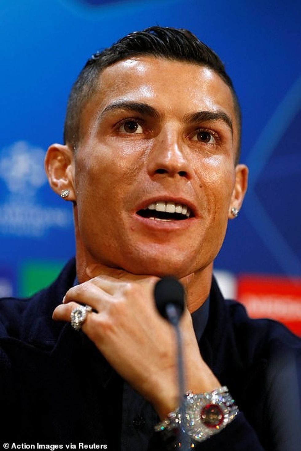 66792289 11657251 Mr Ronaldo was spotted wearing the Franck Muller Invisible Bague a 2 1674288000175
