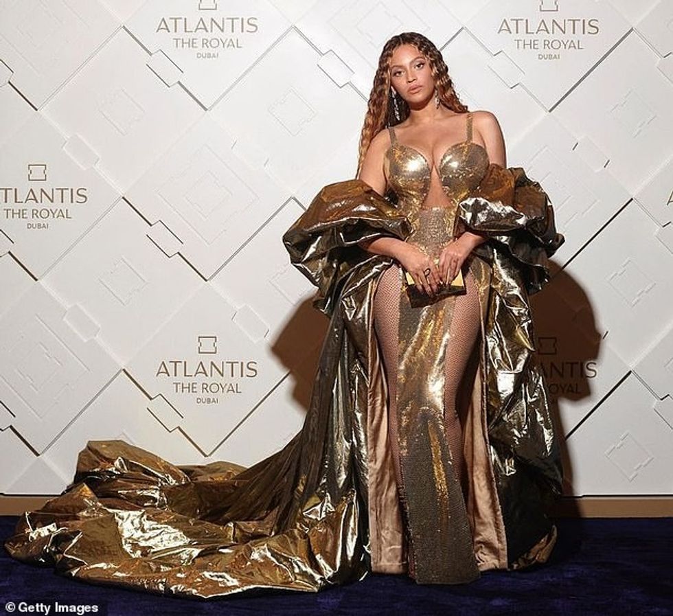 66824111 11661835 She s back Beyonc returned to the stage for her first concert in m 12 1674336339776