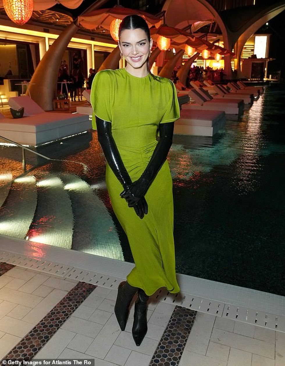 67814681 11764859 Mystery The original semi anonymous account read This single fam a 26 1676675536658