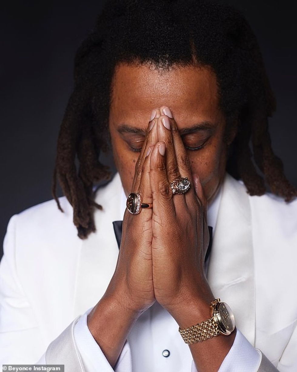 68804253 11870791 Her other half The rapper struck a contemplative pose with his h a 11 1679040947655