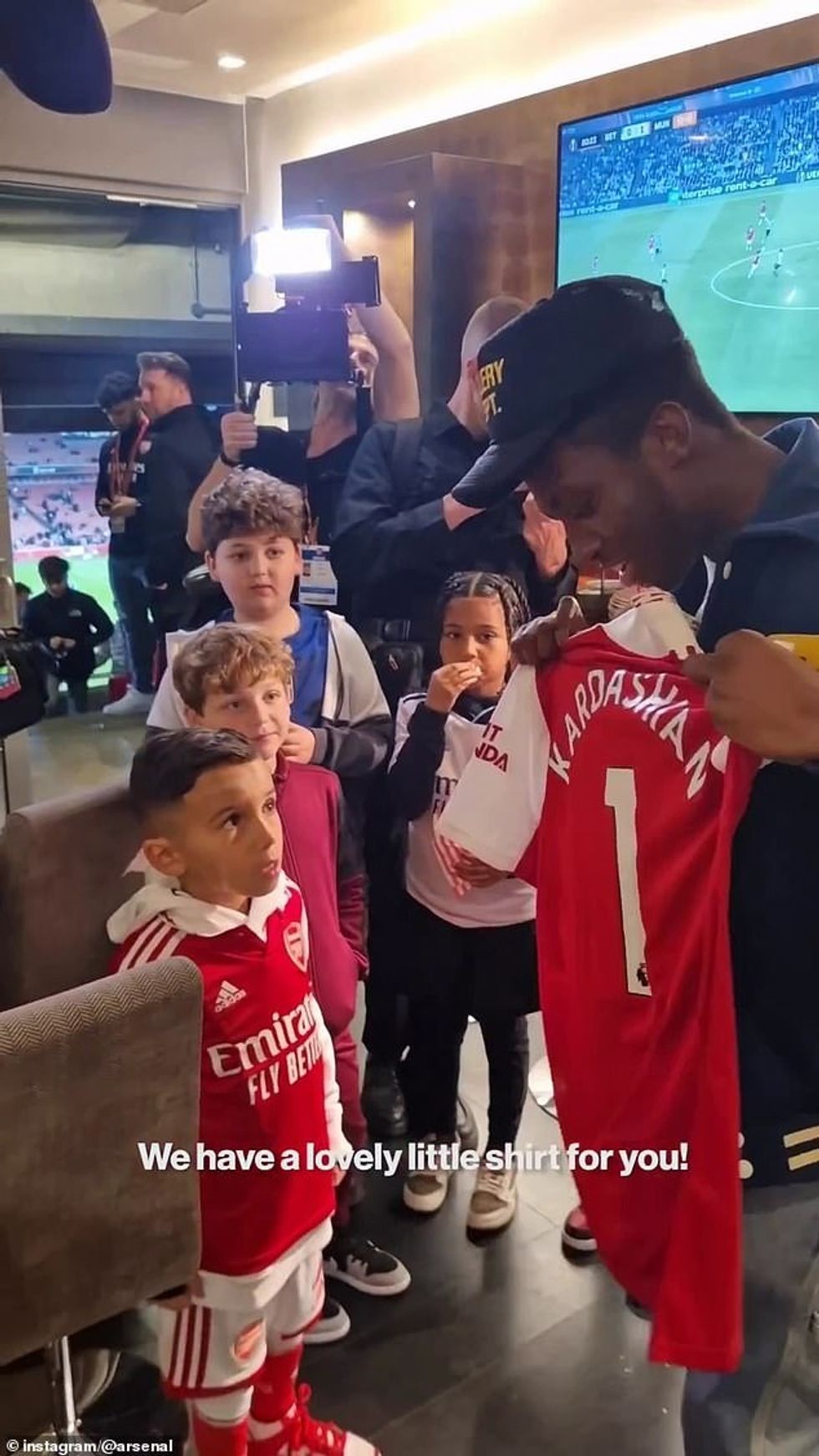 69024477 12854465 Arsenal s official Instagram page shared the video and captioned a 31 1702383483628