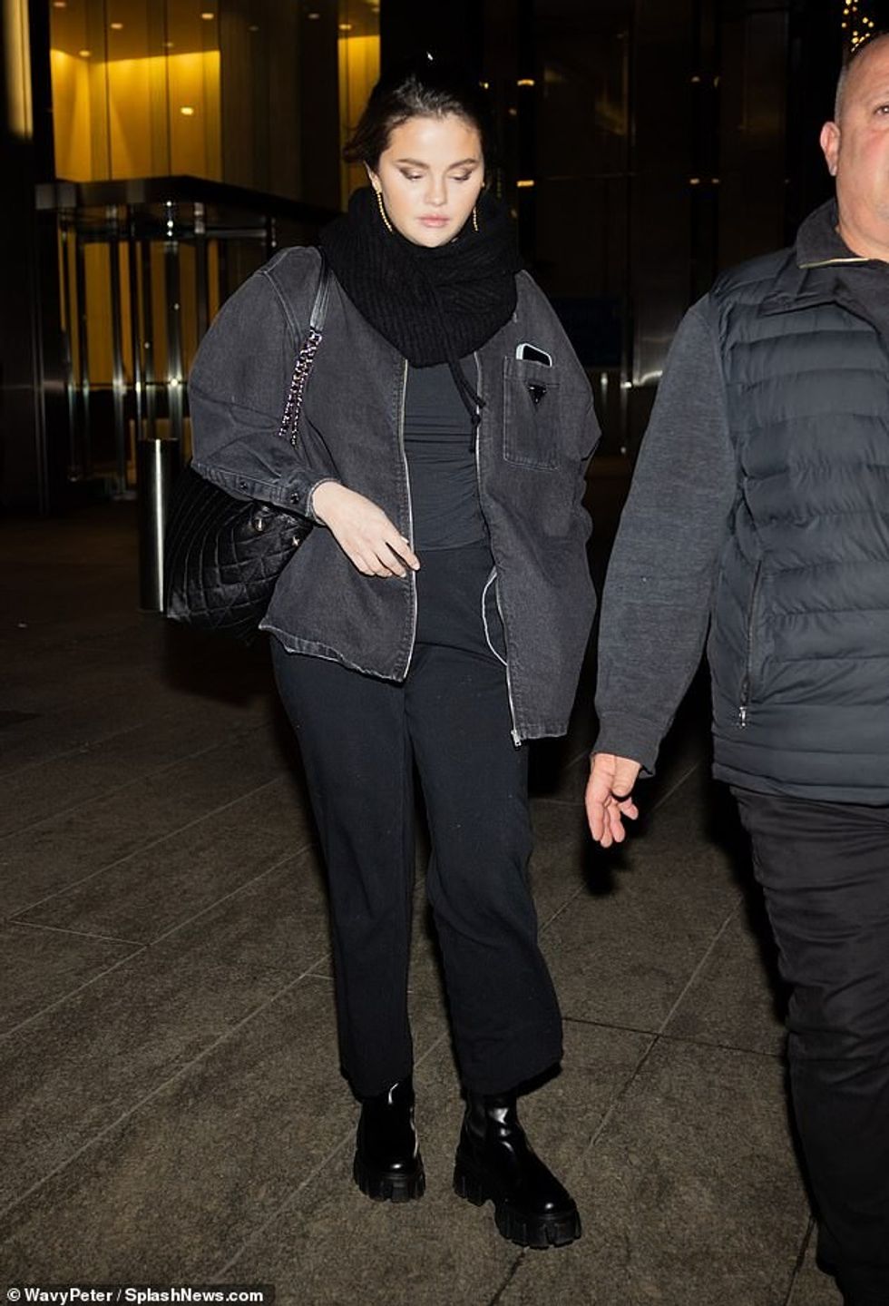 69250913 11916283 Dinner date The Only Murders In The Building star was spotted le a 75 1680122011612