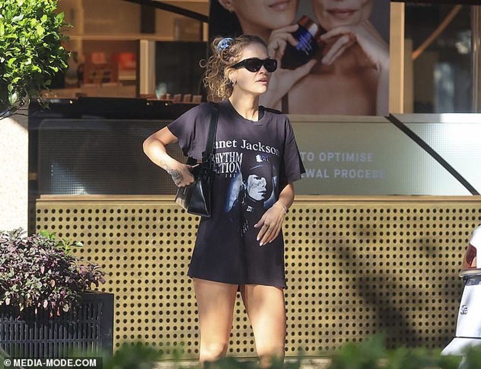 69354613 11926477 It was clearly the feature of her outfit while running errands a a 11 1680306055361