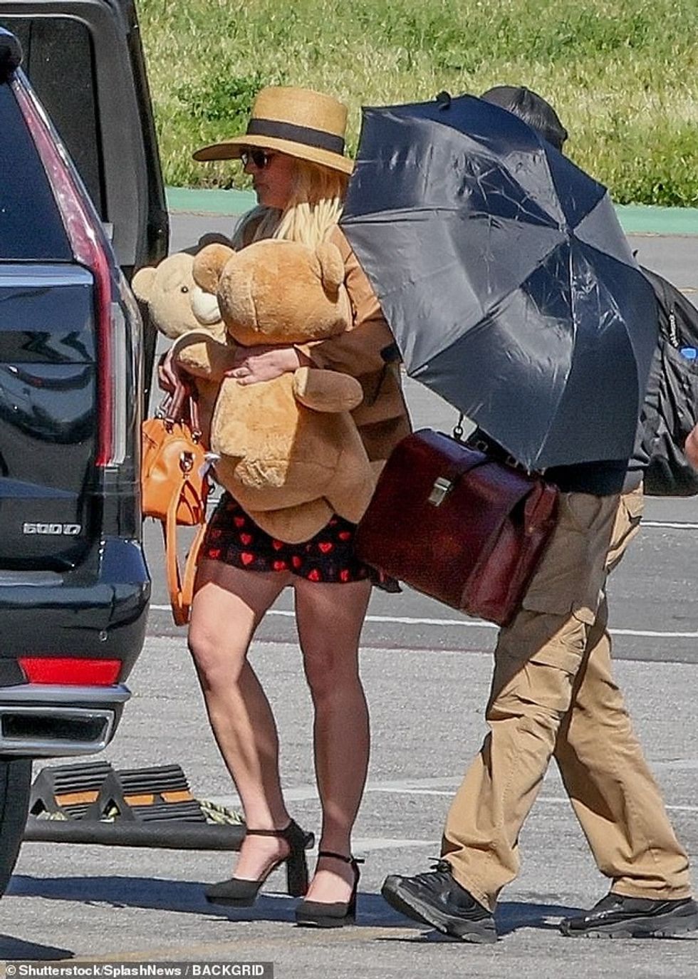 69628787 11953125 Shy Because of Oops I Did It Again or Slave 4 U we think she s j a 65 1680992074551