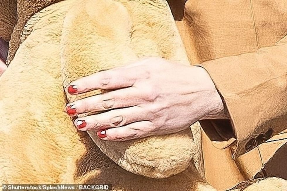 69628809 11953125 Arrival The singer 41 who had been enjoying a tropical getaway w a 69 1680992240979