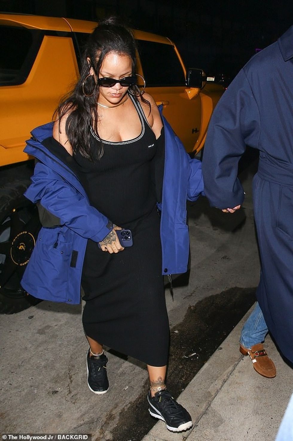 69772133 11967441 Celeb hotspot They were captured arriving to the Italian spot Gi a 24 1681364937121