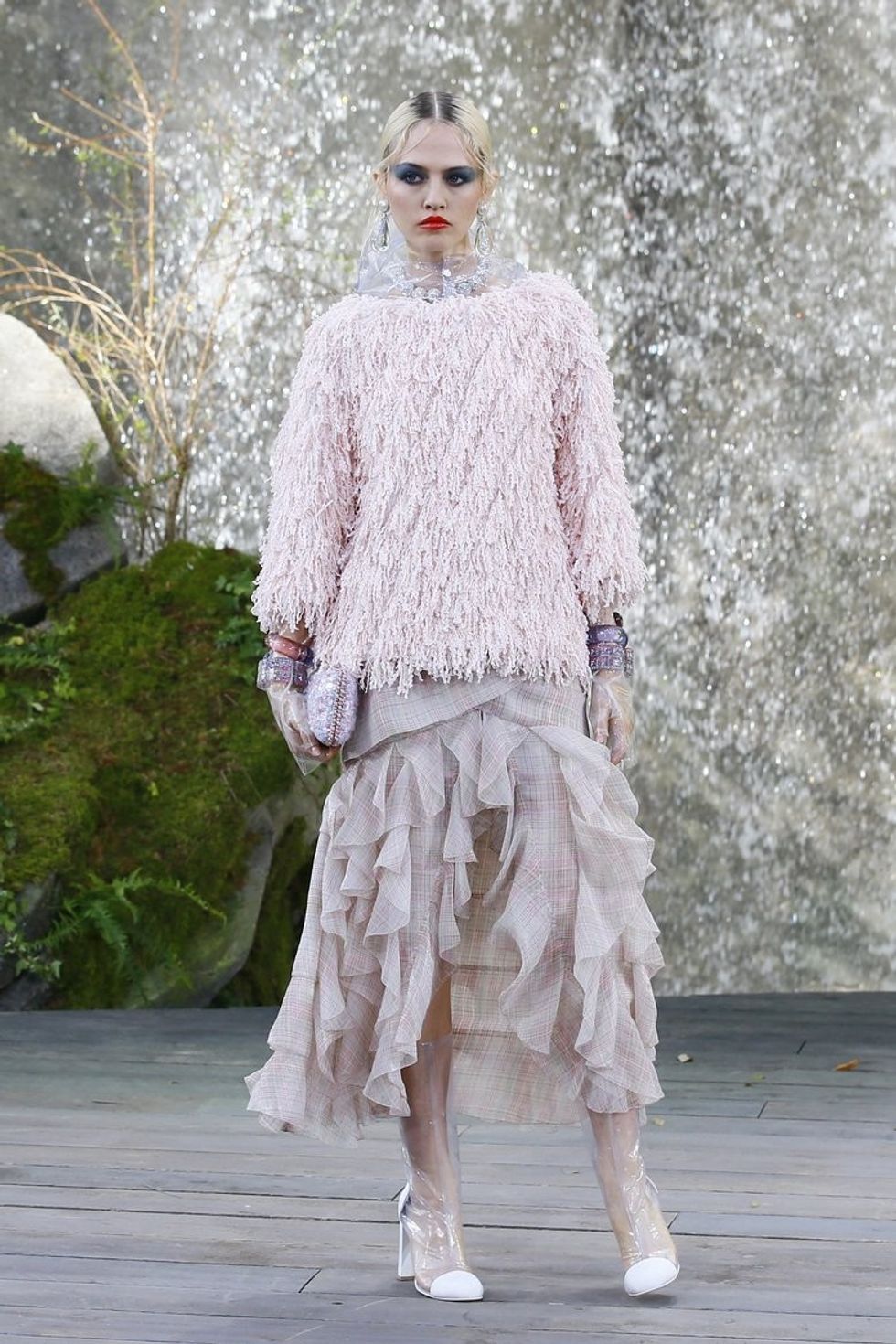 6b858f9226cf4db388fcc807ed74c104