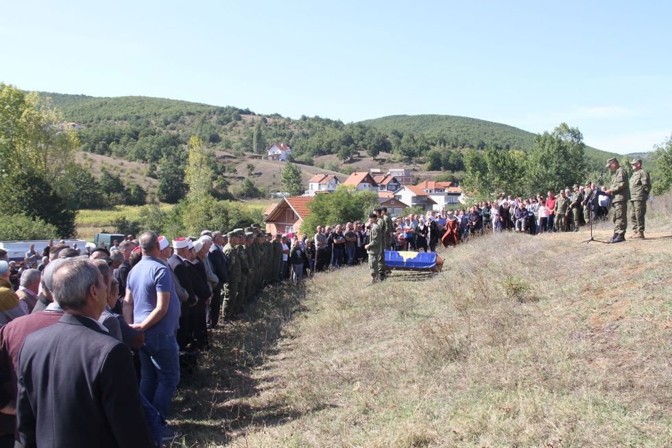 7. Me nderime te larta eshte varrosur Rreshteri i pare Nijazi Jetullah Uruqi 1